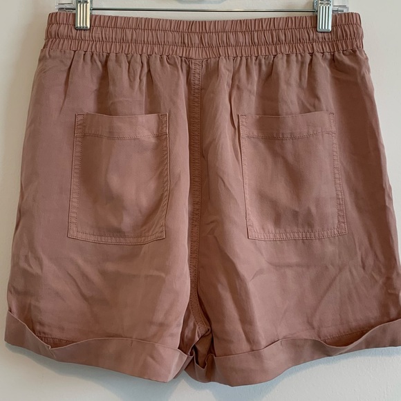Universal Threads Lightweight Mauve Cuffed Dress Shorts, Size Small - Picture 3 of 3